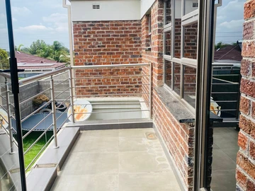 3 Bedroom Flat & Apartment