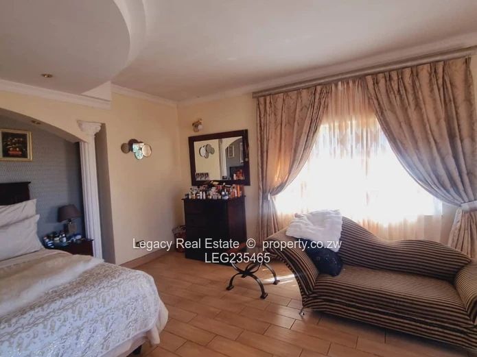 Luxurious Home with Pool & Borehole in Borrowdale