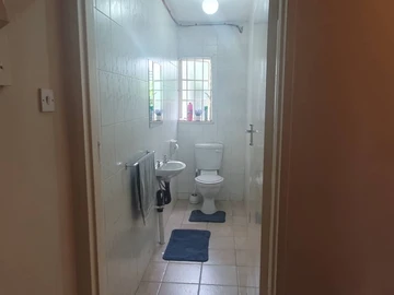 2 Bedroom Flat & Apartment