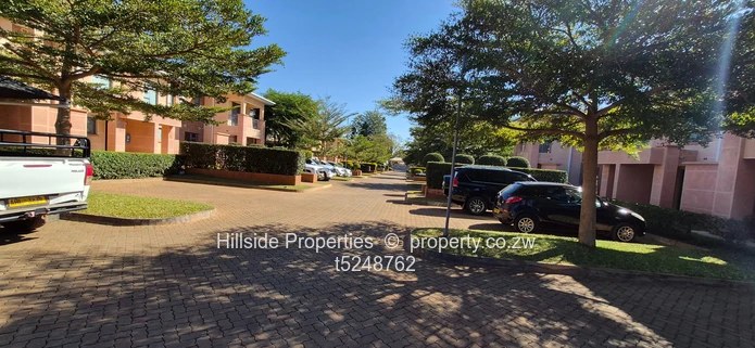 4 bed apartment in the heart of Vinona borrowdale  (Sole Mandate)