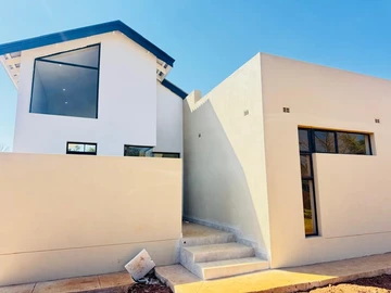 4 Bedroom Flat & Apartment