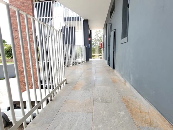 2 Bedroom Flat & Apartment