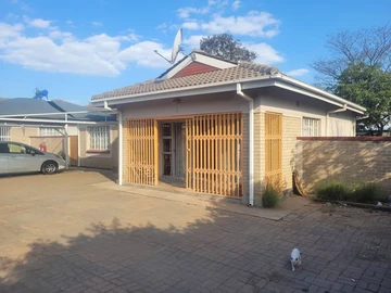 Neat and secure townhouse in a complex of 16 units