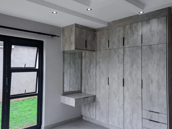 4 Bedroom Flat & Apartment