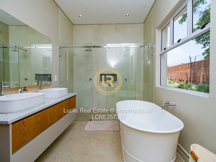 Luxury Living In Helensvale | Fully Furnished Home