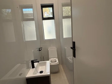 4 Bedroom Flat & Apartment