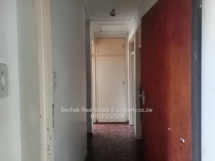Spacious 3-Bed Home with Pool & Borehole in Montrose