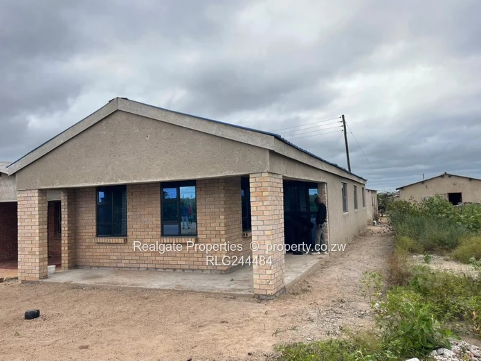 Three Bedroomed House In Cowdray Park