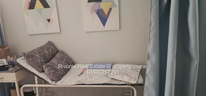 Milton Park 4BR Home/Office — Solar, Tank, En-Suite
