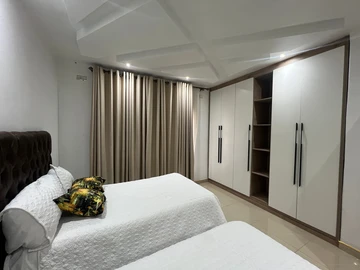 3 Bedroom Flat & Apartment