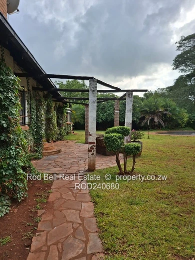 4 Bedroom House in Mandara