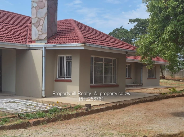 4-Bed Family Home On 5000m² With Borehole (Sole Mandate)
