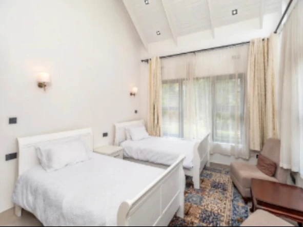 7 Unit Townhouse Complex