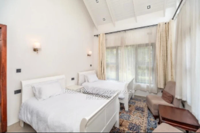 Stunning Home in Prestigious Neighboorhood