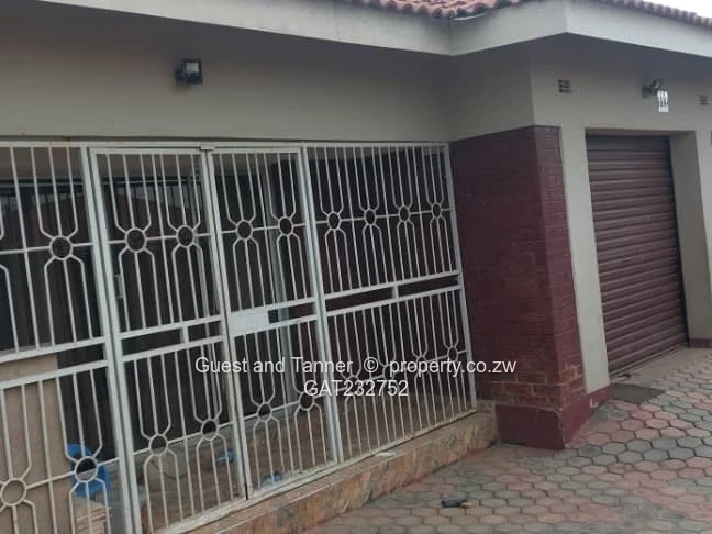 Glen View 1 Riverside 4-BR House for Sale Near Harare – Secure Home with Solar and Developer Cession