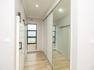 3 Bedroom Flat & Apartment