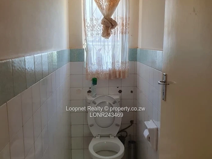 Spacious Greystone Park 4-Bed with Borehole