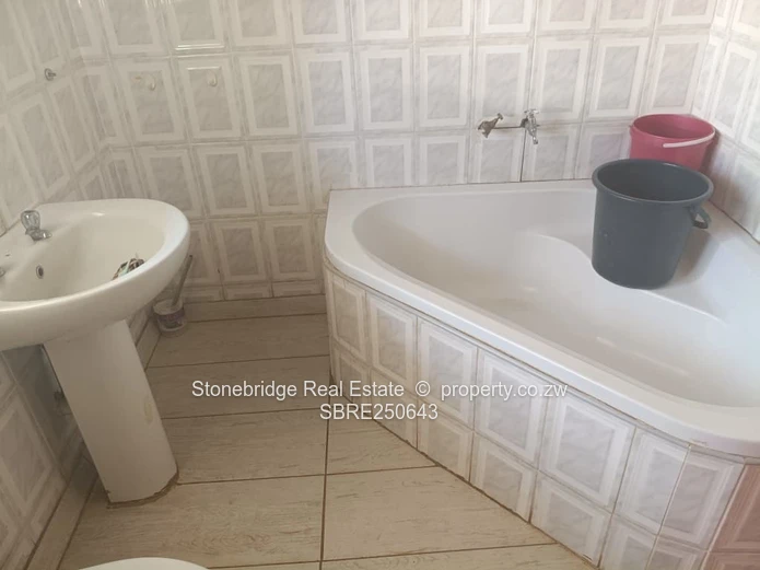 3 Bedroom House n Northend For Rental