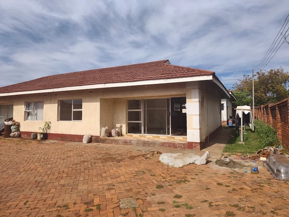 2 Bedroom Flat & Apartment