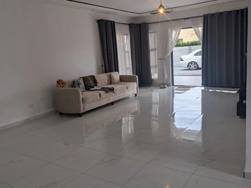 2 Bedroom Flat & Apartment