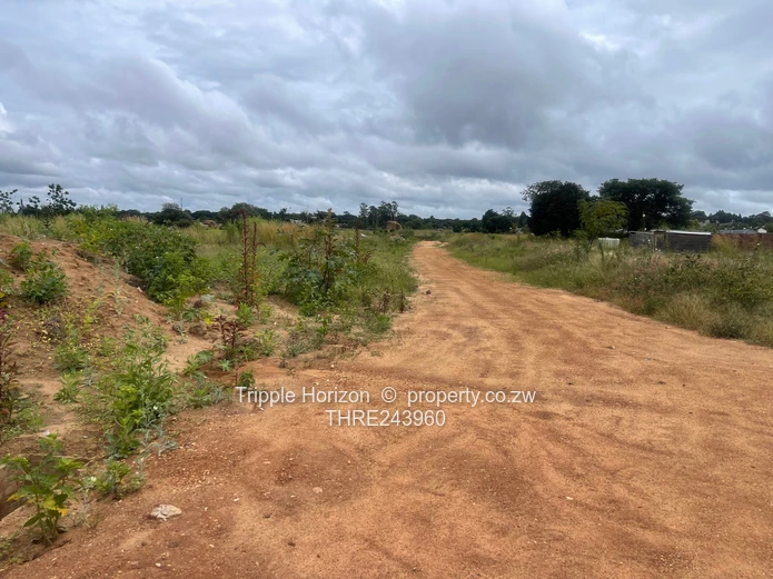 Greendale 530 m² Stand — Main Road Frontage, Municipal Water & Sewer