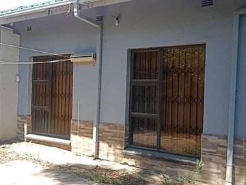 3 Bedroom Flat & Apartment
