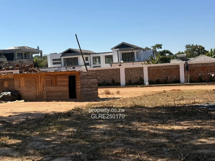 Prime 3700m2 Glen Lorne Stand - Subdivision Potential, Tarred Road