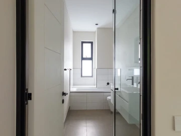 3 Bedroom Flat & Apartment