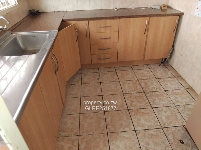 Spacious 3-Bed Home in Ashdown Park with Borehole