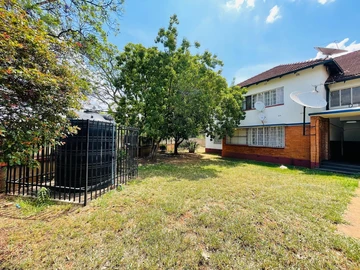 2 Bedroom Flat & Apartment