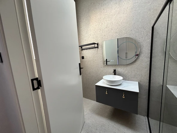 4 Bedroom Flat & Apartment
