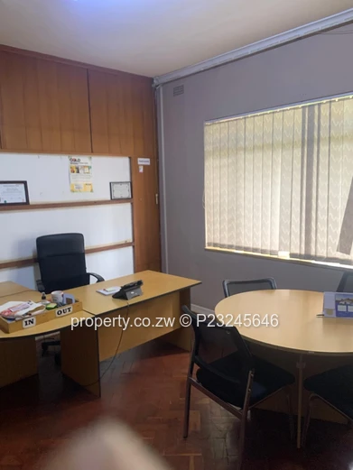 420 m² Milton Park Office - Borehole ,Paved Parking Space and Caretaker's cottage  (Sole Mandate)