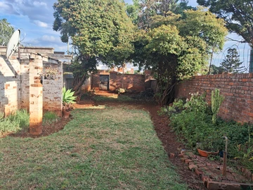 2 Bedroom Flat & Apartment