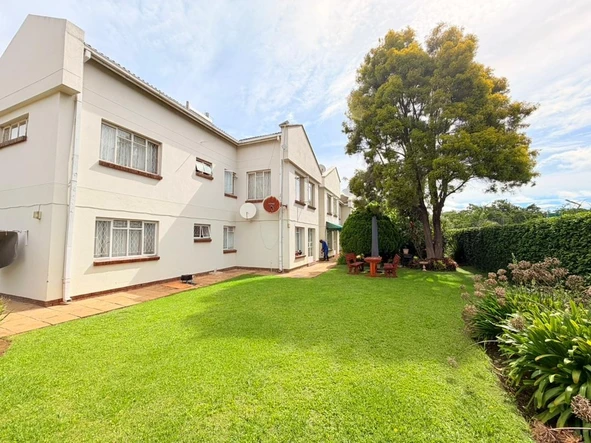 2 Bedroom Flat & Apartment