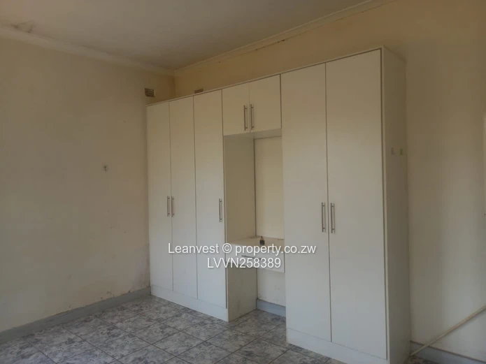 Pomona: 9-Bed Double-Storey Home with Garden & Flatlet