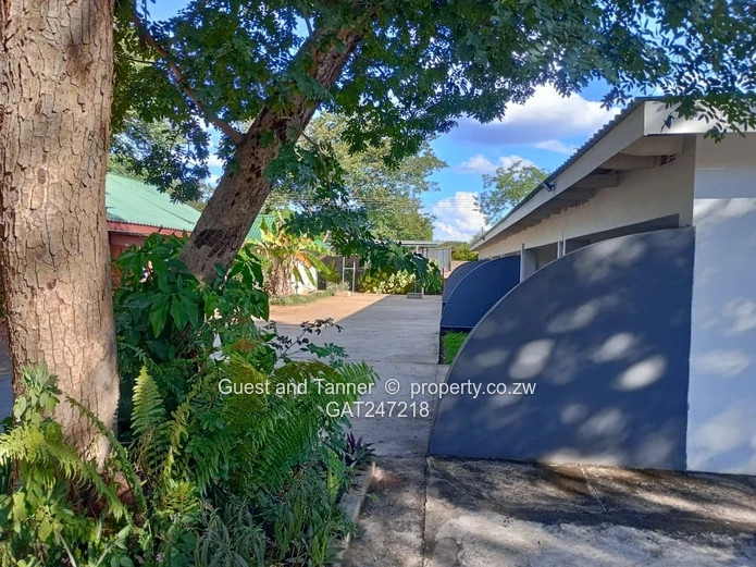 Vic Falls Self Catering Cluster Apartments with Title Deed