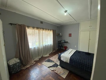 2 Bedroom Flat & Apartment