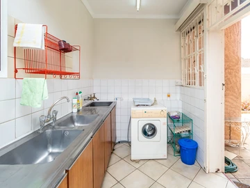 3 Bedroom Flat & Apartment