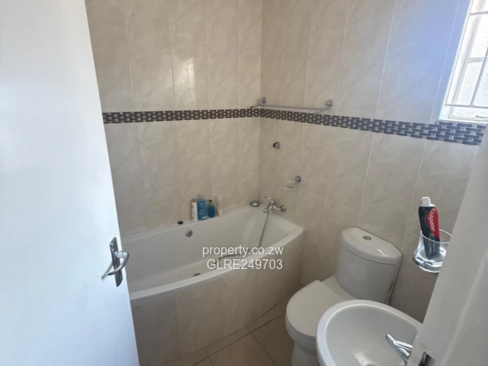 Luxurious 7-Bed Helensvale Home - 8 Baths & Borehole