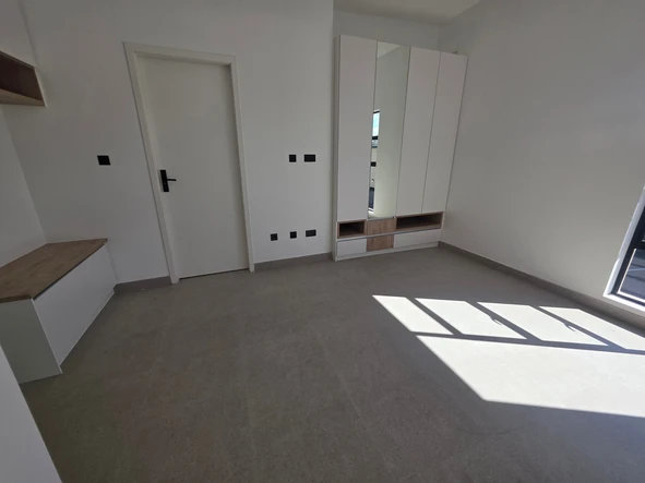 2 Bedroom Flat & Apartment