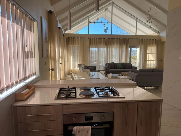 3 Bedroom Flat & Apartment
