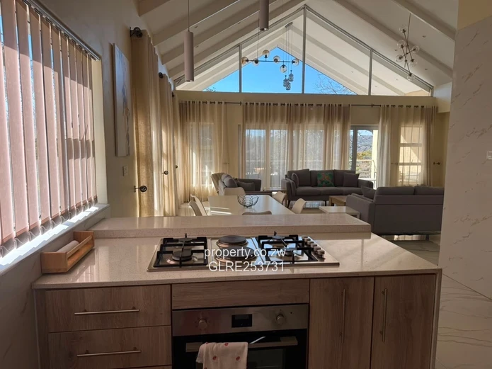 Sunny 3-Bed Apartment with Garden & Balcony in Greystone Park
