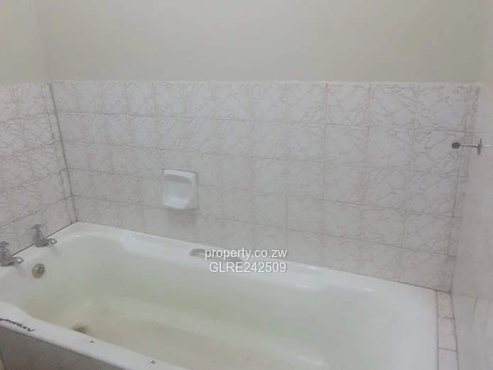 5-Bed Budiriro House -  Bath & En-suite