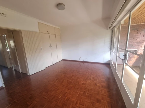 2 Bedroom Flat & Apartment
