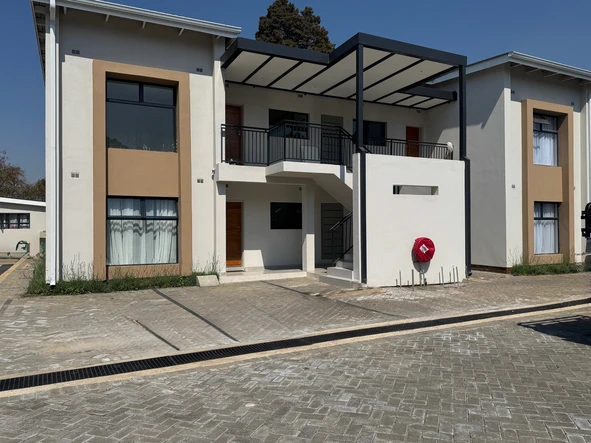 3 Bedroom Flat & Apartment