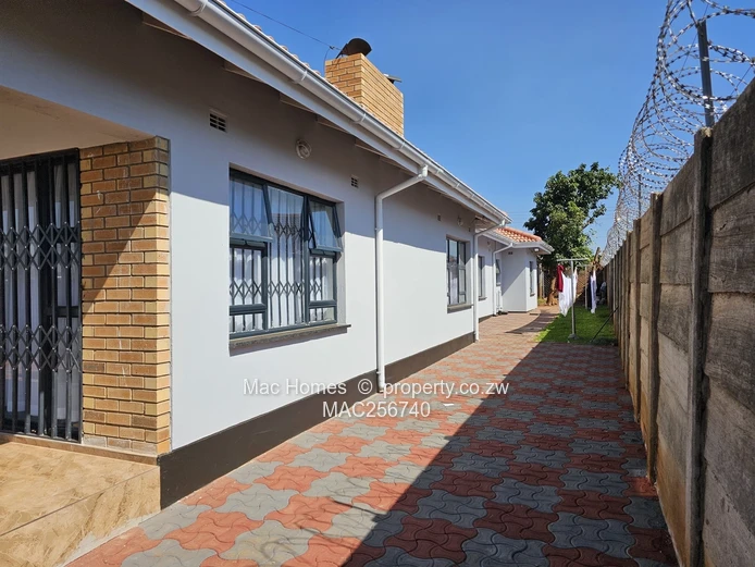 Neat 5 bedroom house for sale in Glaudina harare west