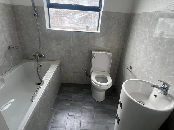 3 Bedroom Flat & Apartment