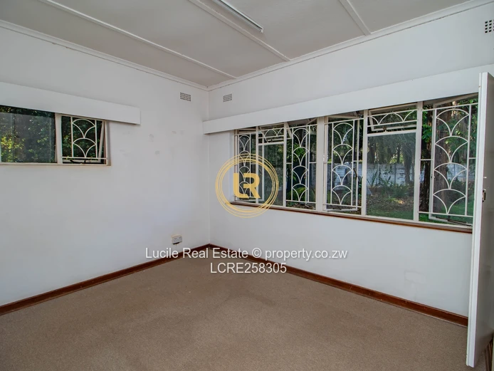Spacious 5-Bedroom Home In Alexander Park