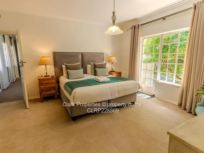 Elegant 5 Bedroom Guest Lodge/Family Retreat.