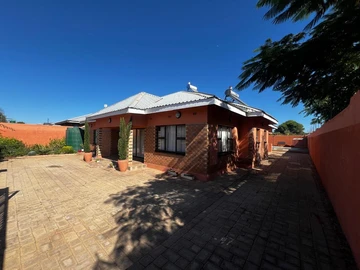 Fully furnished 5-Bedroom Home with Pool & Borehole in Victoria Falls!